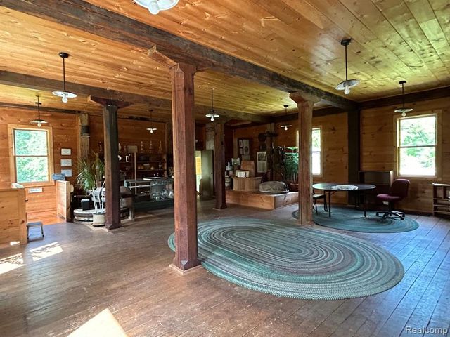 10470 N Rushton Road, South Lyon, MI 48178