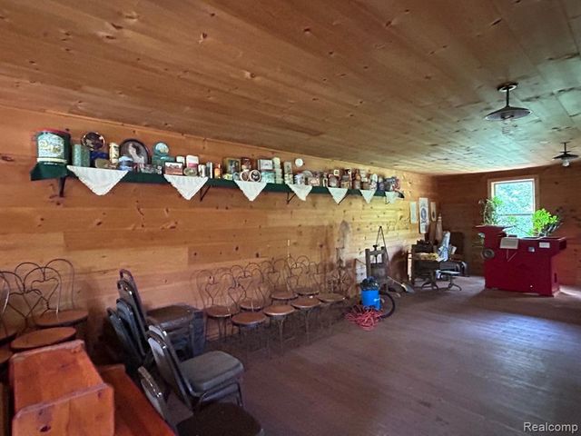 10470 N Rushton Road, South Lyon, MI 48178