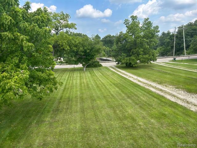 10470 N Rushton Road, South Lyon, MI 48178