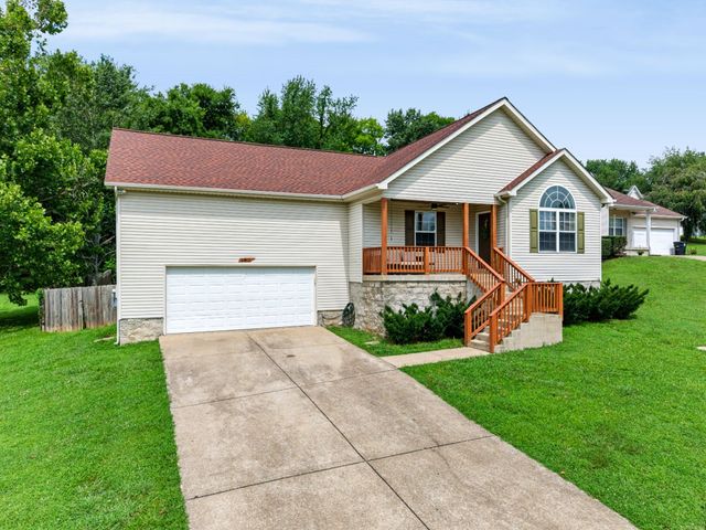 2862 Spring Meade Blvd, Columbia, TN 38401