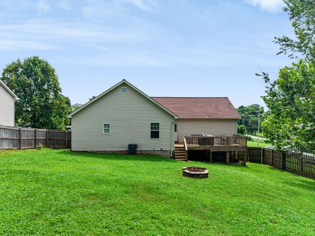 2862 Spring Meade Blvd, Columbia, TN 38401