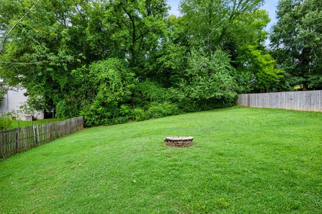 2862 Spring Meade Blvd, Columbia, TN 38401