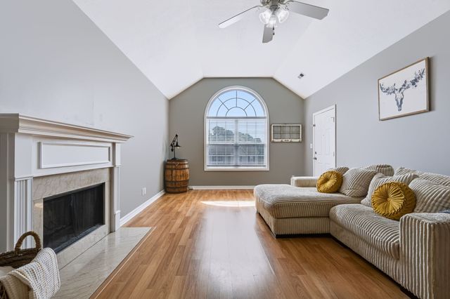 2862 Spring Meade Blvd, Columbia, TN 38401