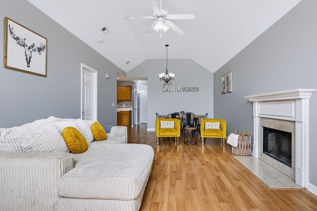 2862 Spring Meade Blvd, Columbia, TN 38401