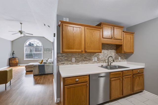 2862 Spring Meade Blvd, Columbia, TN 38401
