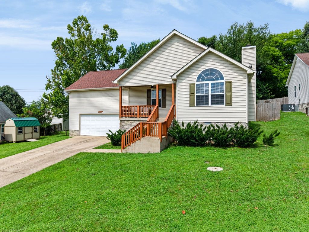 2862 Spring Meade Blvd, Columbia, TN 38401