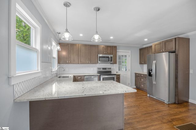 6 Pleasant Ridge Avenue, Greenville, SC 29605