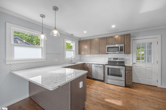 6 Pleasant Ridge Avenue, Greenville, SC 29605