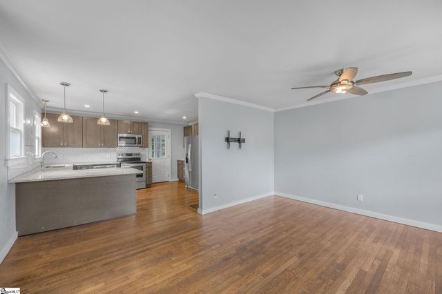 6 Pleasant Ridge Avenue, Greenville, SC 29605