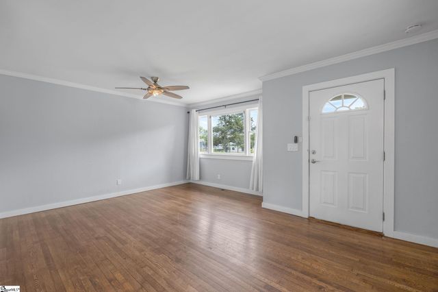 6 Pleasant Ridge Avenue, Greenville, SC 29605