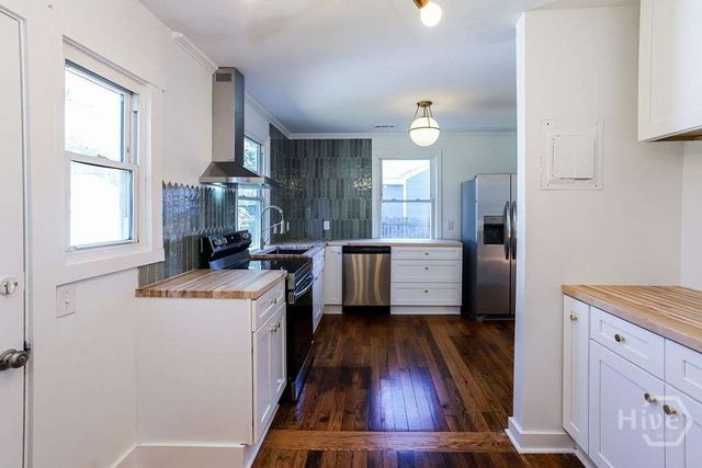 2016 Hawthorne Street, Savannah, GA 31404