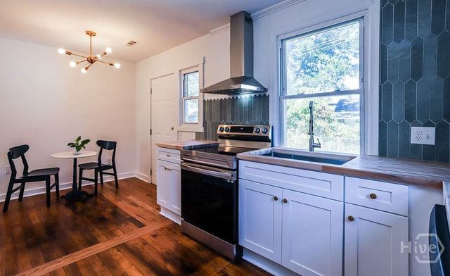 2016 Hawthorne Street, Savannah, GA 31404