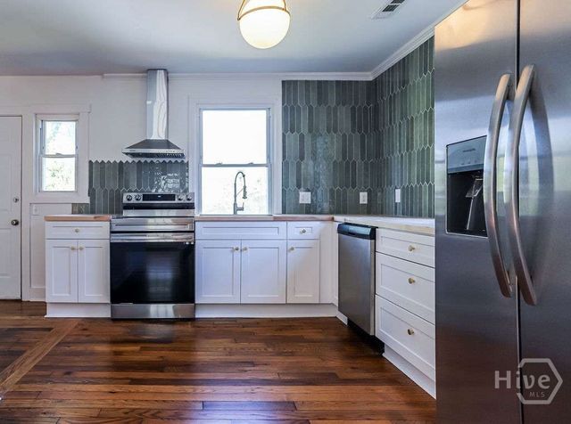 2016 Hawthorne Street, Savannah, GA 31404