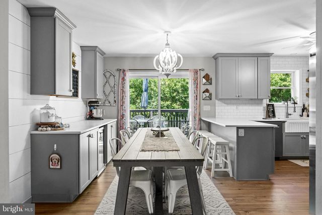 1202 GROVE AVE, West Deptford, NJ 08086