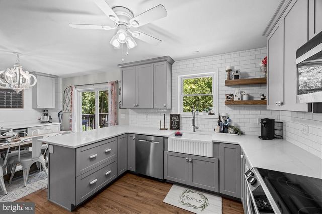 1202 GROVE AVE, West Deptford, NJ 08086