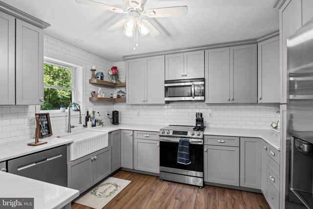 1202 GROVE AVE, West Deptford, NJ 08086
