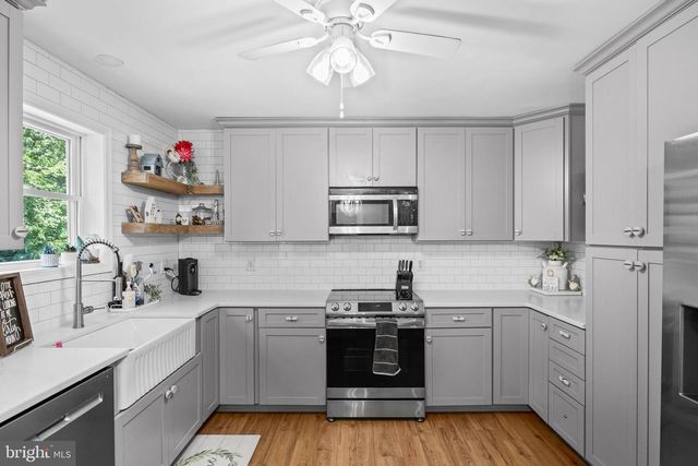 1202 GROVE AVE, West Deptford, NJ 08086