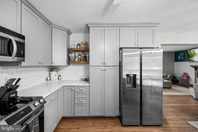 1202 GROVE AVE, West Deptford, NJ 08086