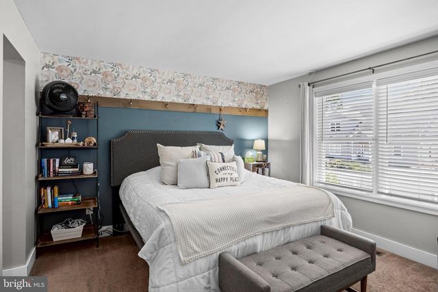 1202 GROVE AVE, West Deptford, NJ 08086