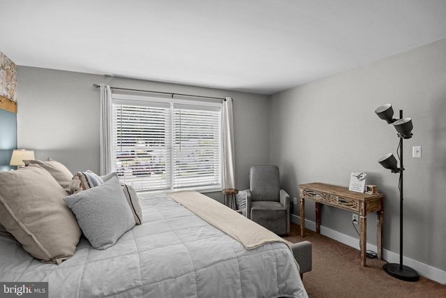 1202 GROVE AVE, West Deptford, NJ 08086