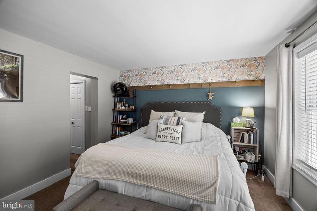 1202 GROVE AVE, West Deptford, NJ 08086