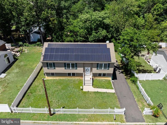1202 GROVE AVE, West Deptford, NJ 08086