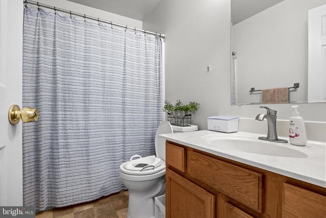 1202 GROVE AVE, West Deptford, NJ 08086