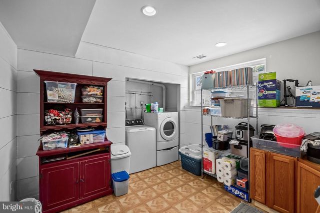 1202 GROVE AVE, West Deptford, NJ 08086
