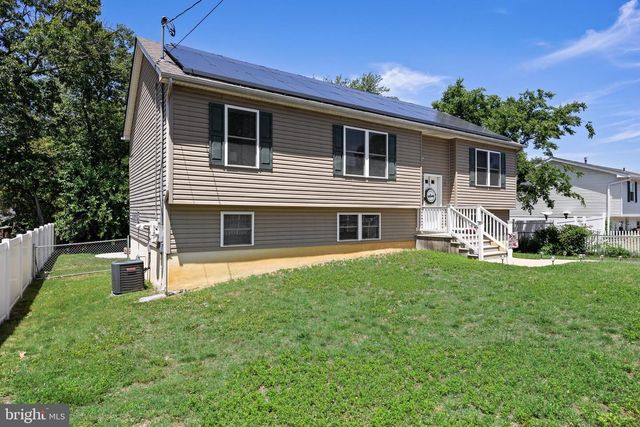1202 GROVE AVE, West Deptford, NJ 08086