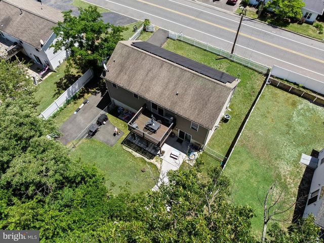 1202 GROVE AVE, West Deptford, NJ 08086