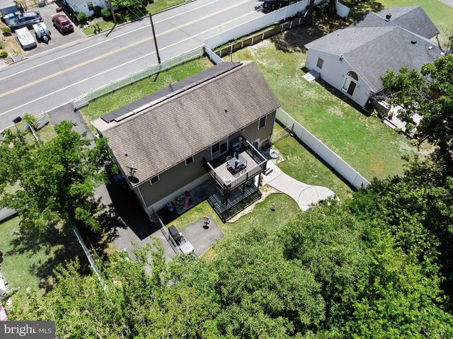 1202 GROVE AVE, West Deptford, NJ 08086