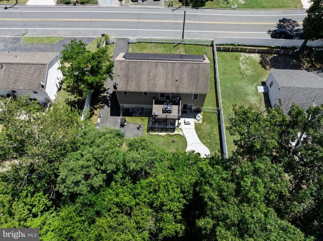 1202 GROVE AVE, West Deptford, NJ 08086