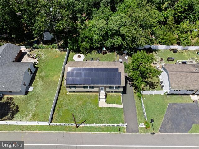 1202 GROVE AVE, West Deptford, NJ 08086