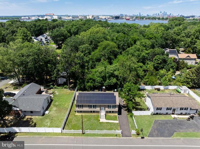 1202 GROVE AVE, West Deptford, NJ 08086