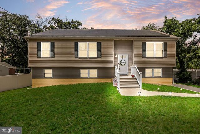 1202 GROVE AVE, West Deptford, NJ 08086