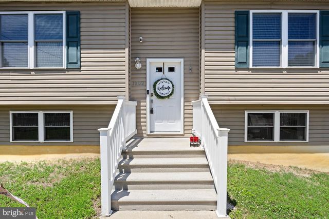 1202 GROVE AVE, West Deptford, NJ 08086