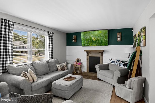 1202 GROVE AVE, West Deptford, NJ 08086