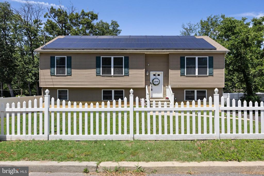 1202 GROVE AVE, West Deptford, NJ 08086
