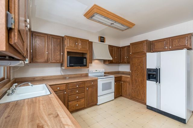 123 Knollcrest Drive, Mankato, MN 56001