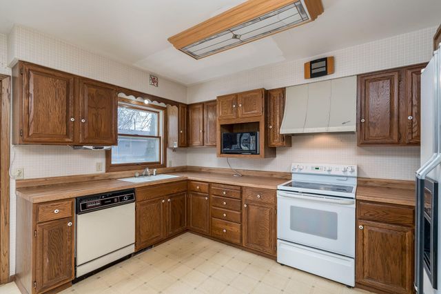 123 Knollcrest Drive, Mankato, MN 56001