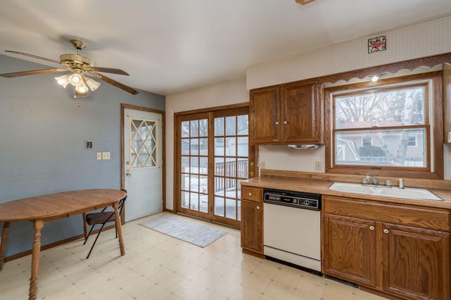 123 Knollcrest Drive, Mankato, MN 56001