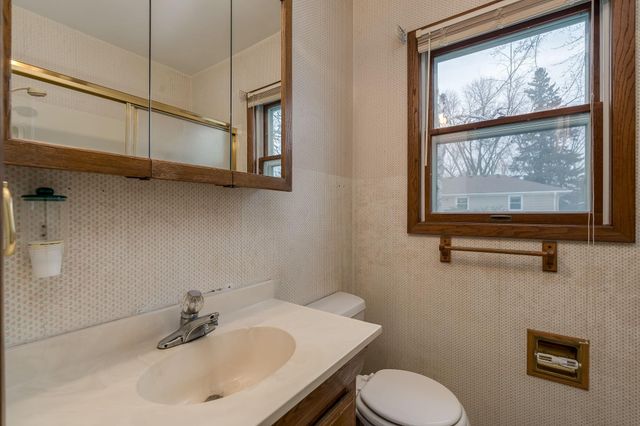 123 Knollcrest Drive, Mankato, MN 56001