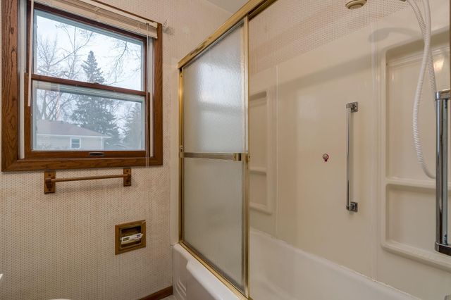 123 Knollcrest Drive, Mankato, MN 56001