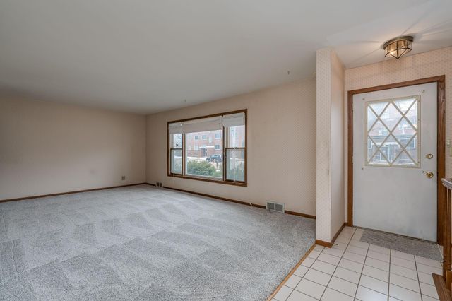 123 Knollcrest Drive, Mankato, MN 56001