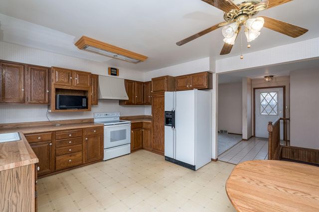 123 Knollcrest Drive, Mankato, MN 56001