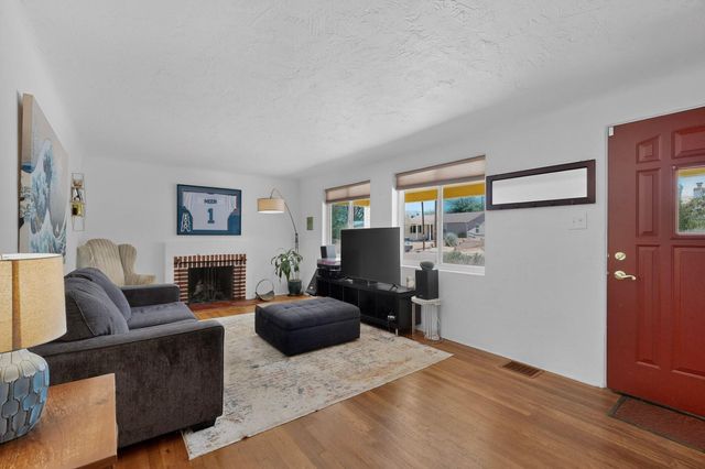 801 Amherst Drive NE, Albuquerque, NM 87106