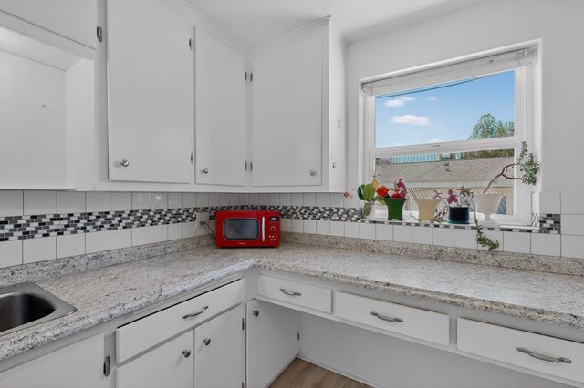 801 Amherst Drive NE, Albuquerque, NM 87106