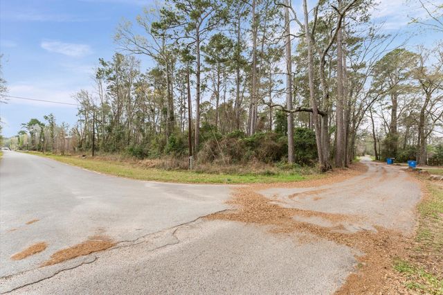 15104 Forest Lane, Conroe, TX 77306