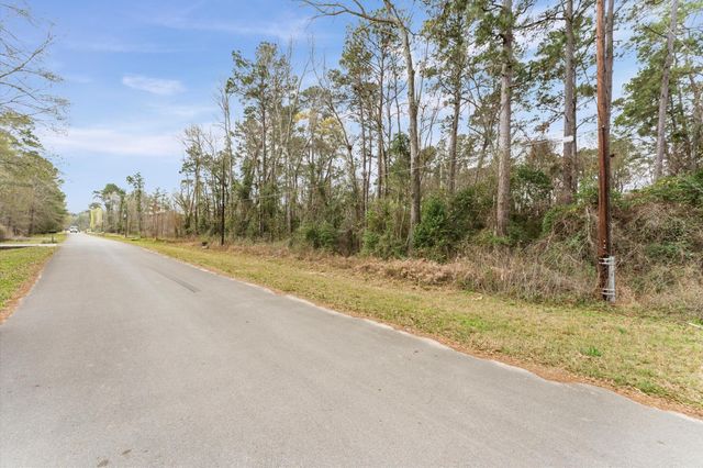 15104 Forest Lane, Conroe, TX 77306