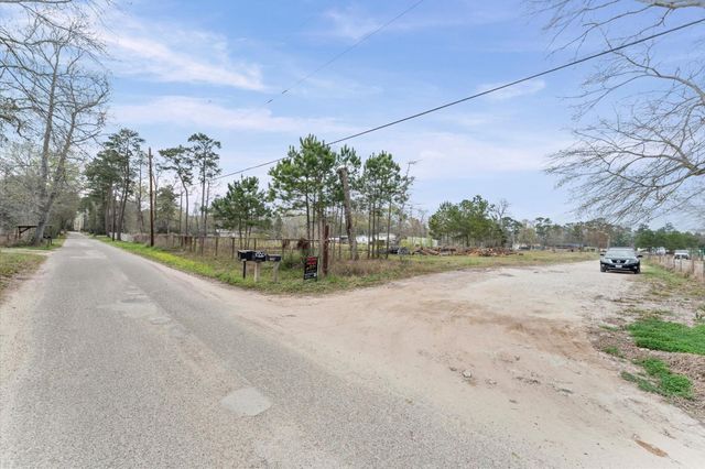 15104 Forest Lane, Conroe, TX 77306